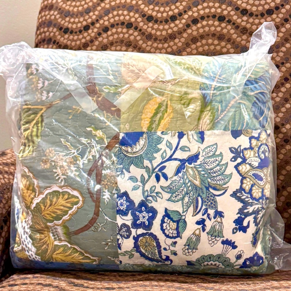 Secgo Queen Comforter Set
 Interested?!  It will  be discounted happy holidays